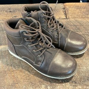 Boys brown boots
